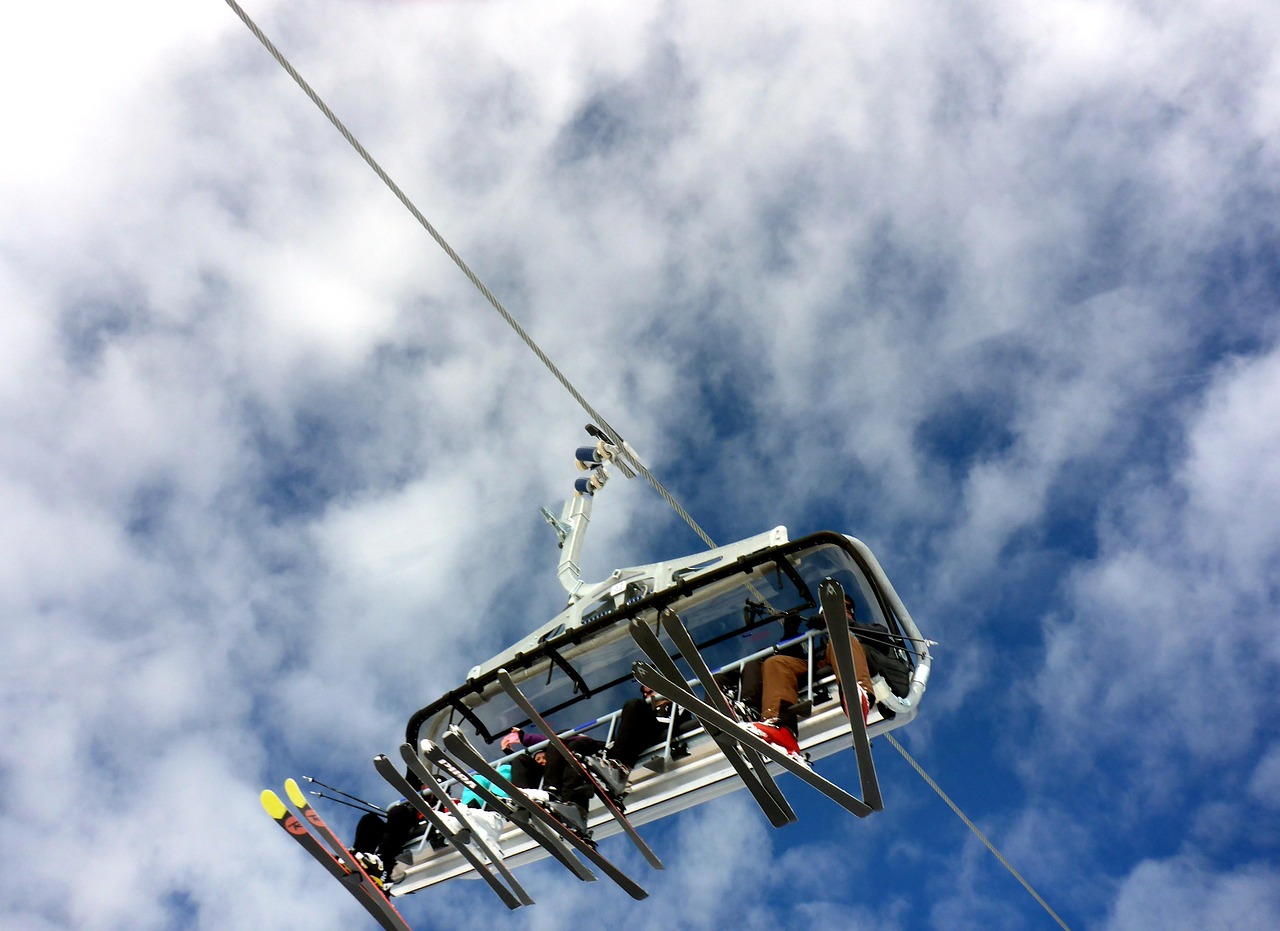 découvrez les meilleures destinations de ski pour familles : stations adaptées, activités pour enfants et conseils pour des vacances au ski réussies en famille.