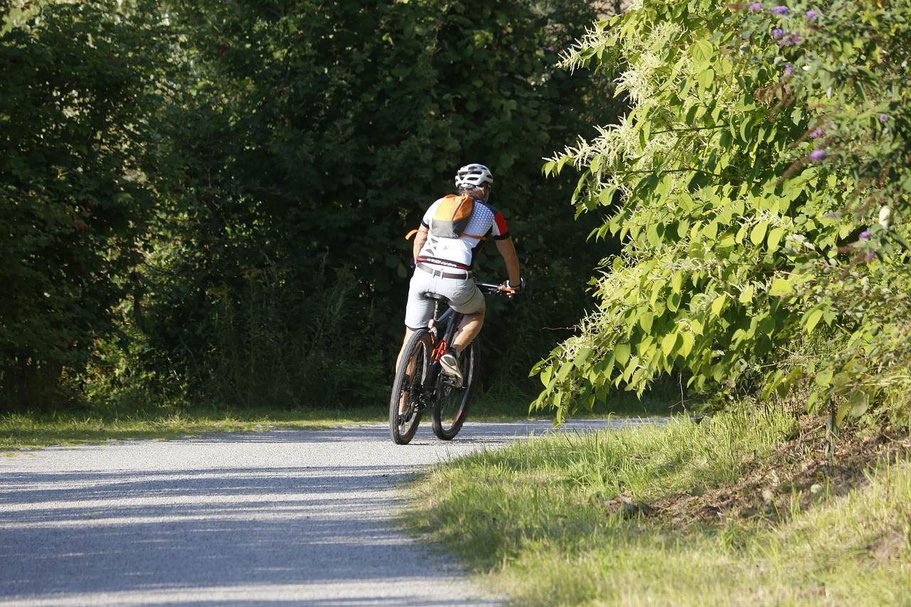 Voyager à vélo en Europe : itinéraires et conseils pratiques découvrez les meilleures excursions cyclistes en europe : itinéraires pittoresques, conseils pratiques et aventures inoubliables pour tous les niveaux de cyclistes.