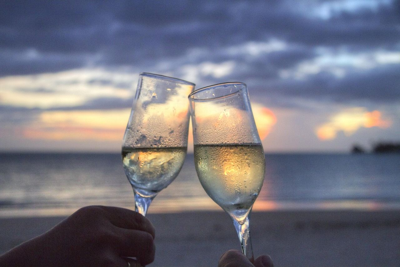 Lune de miel en Grèce : 10 îles pour couples rêveurs découvrez toutes les idées, conseils et destinations incontournables pour organiser votre lune de miel de rêve. inspirations voyage, astuces pratiques et offres exclusives pour des souvenirs inoubliables à deux.