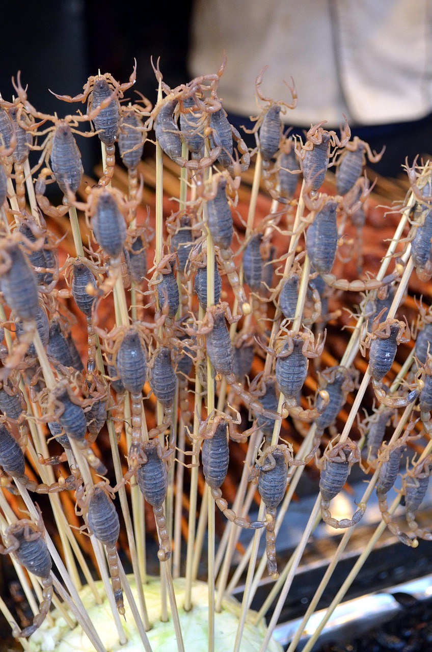 découvrez la savoureuse cuisine de rue thaïlandaise : des plats authentiques, épicés et colorés, préparés avec des ingrédients frais pour une immersion gourmande en thaïlande. explorez recettes, astuces et traditions pour voyager à chaque bouchée.