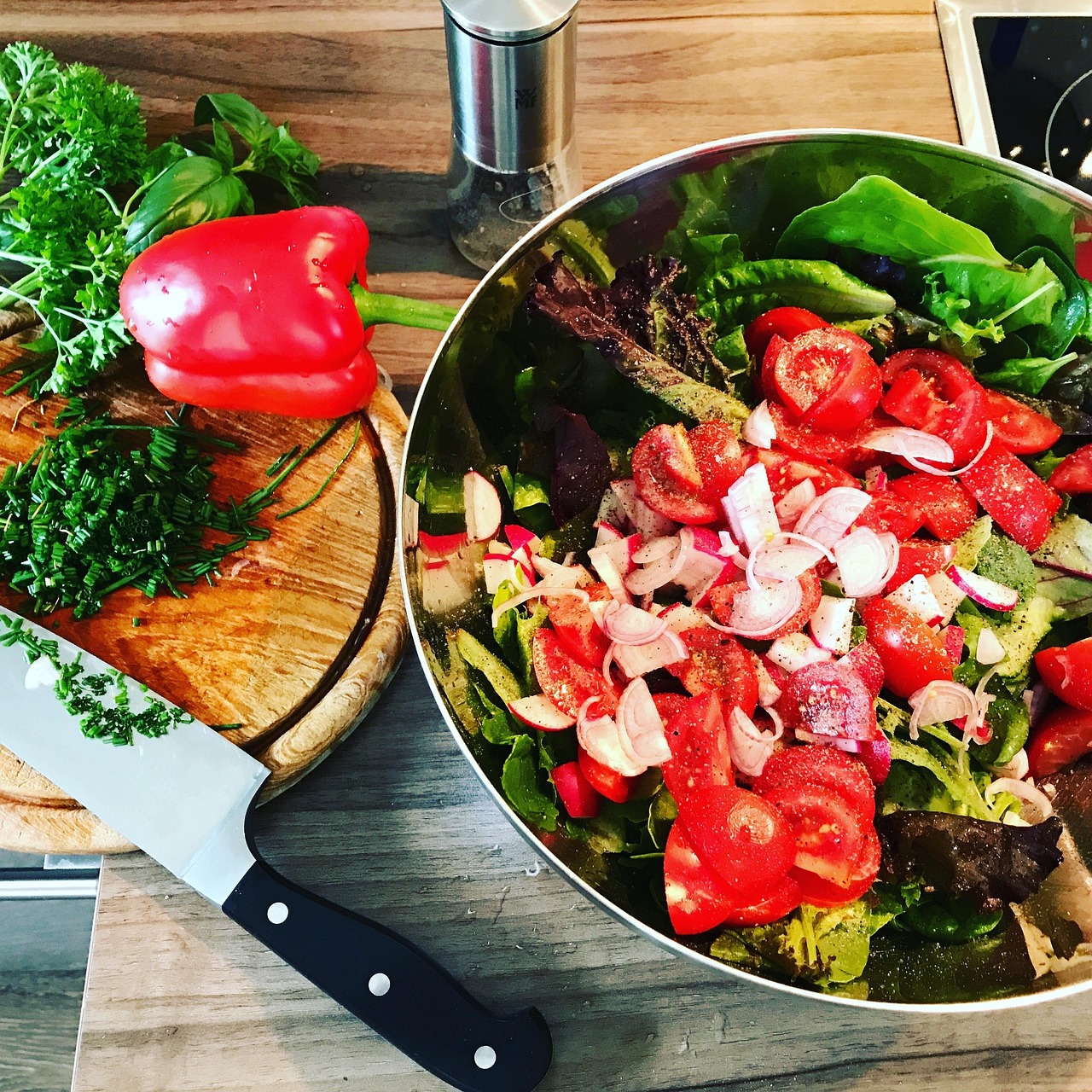 participez à un atelier de cuisine convivial pour apprendre de délicieuses recettes, perfectionner vos techniques culinaires et partager un moment gourmand, quel que soit votre niveau.