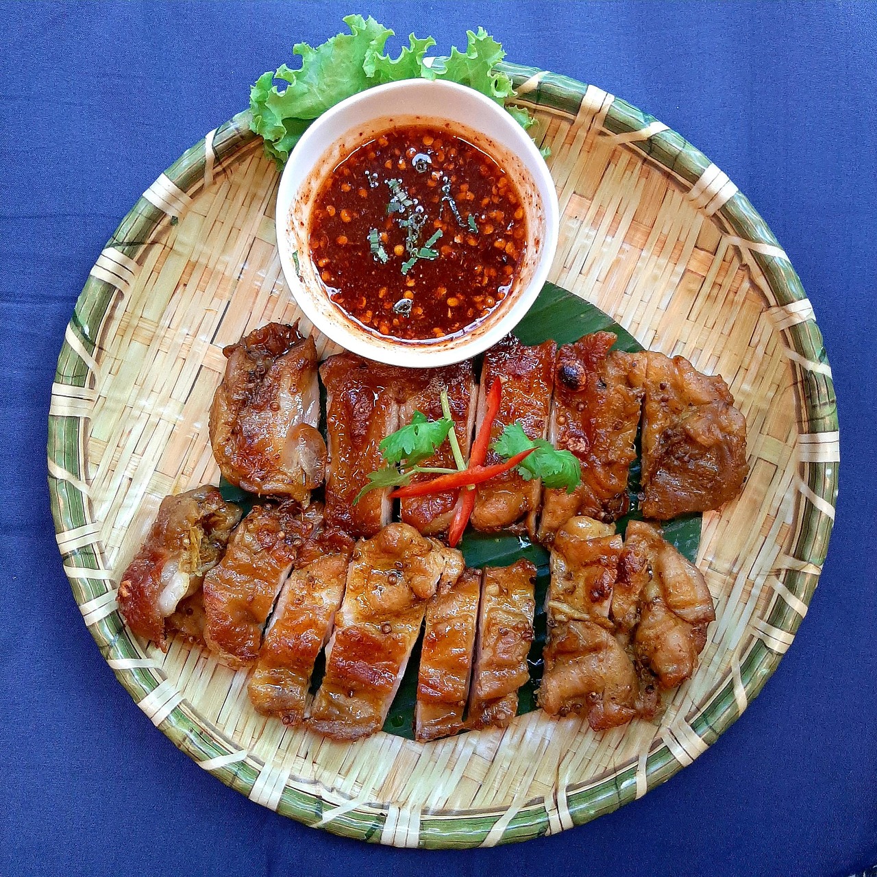 découvrez les saveurs authentiques de la street food thaïlandaise : plats épicés, ingrédients frais et recettes traditionnelles à déguster sur le pouce, pour un voyage culinaire en thaïlande garanti !