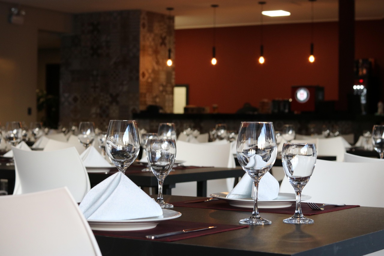 Dîner aux chandelles avec vue : les restaurants les plus romantiques d'Europe découvrez les meilleurs restaurants romantiques pour partager un dîner inoubliable à deux. ambiance chaleureuse, plats raffinés et cadres uniques pour célébrer l’amour.
