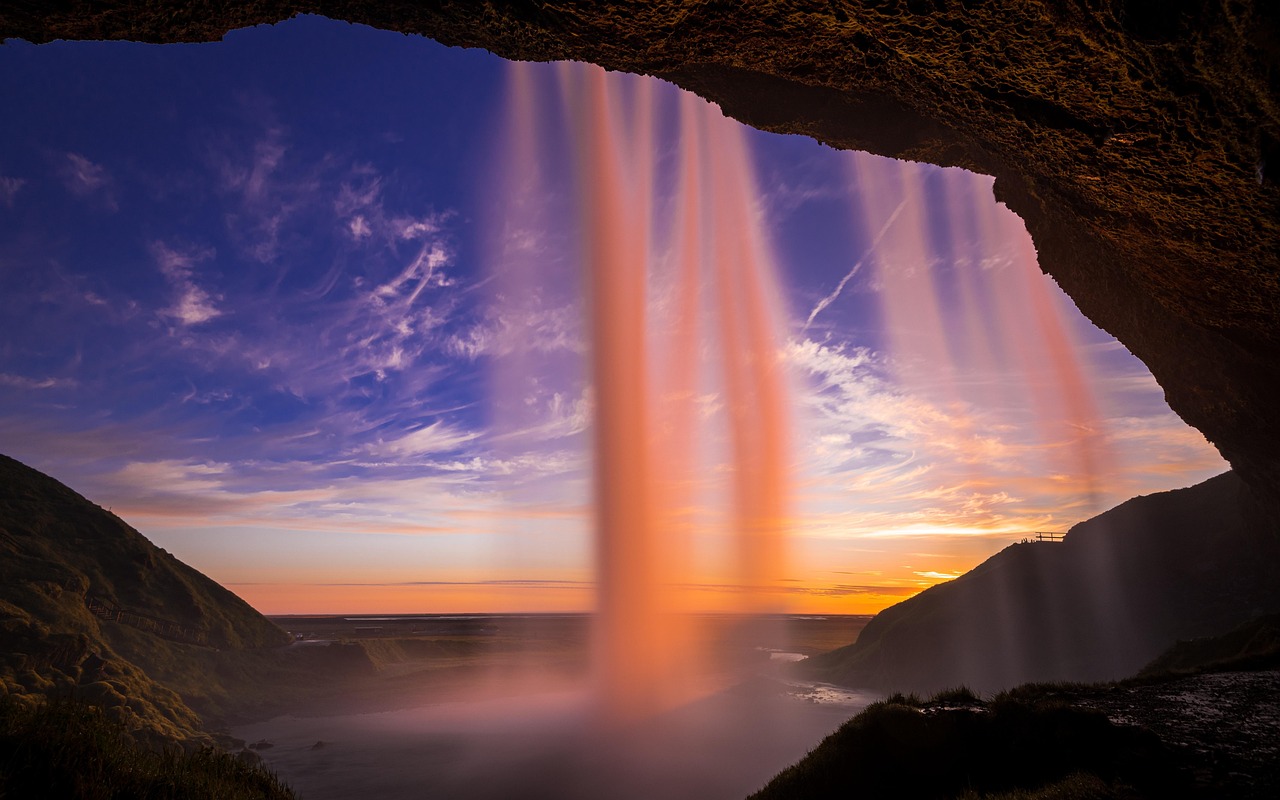 découvrez l'islande, une terre de paysages époustouflants, de volcans, de cascades et de geysers. explorez ses merveilles naturelles, sa culture unique et vivez une aventure inoubliable au cœur du nord de l'europe.