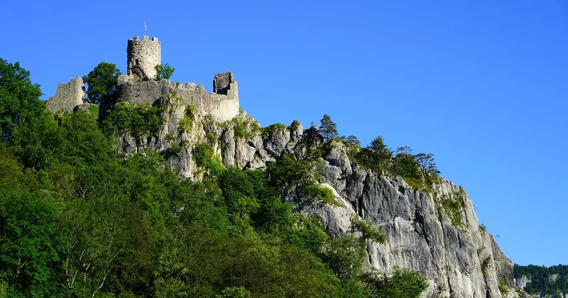 Visiter le château de Peyrelade : ce qu'il faut prévoir avant d'y aller