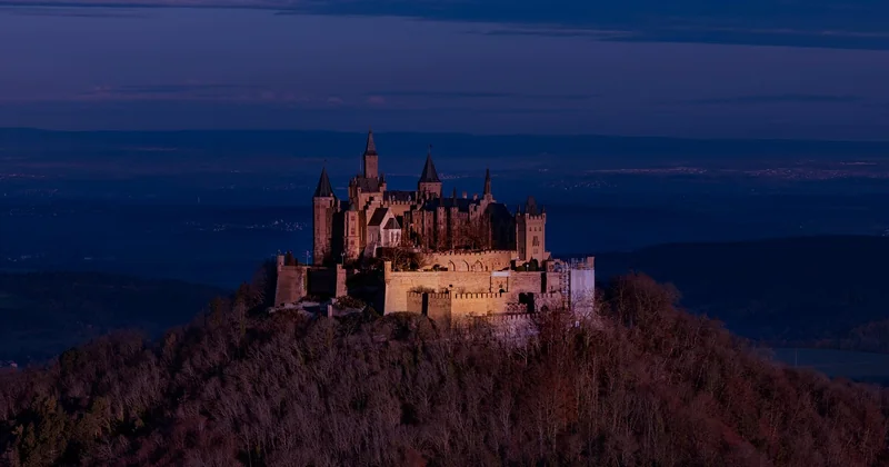 Une forteresse que plusieurs familles se partageaient (et ça change tout)