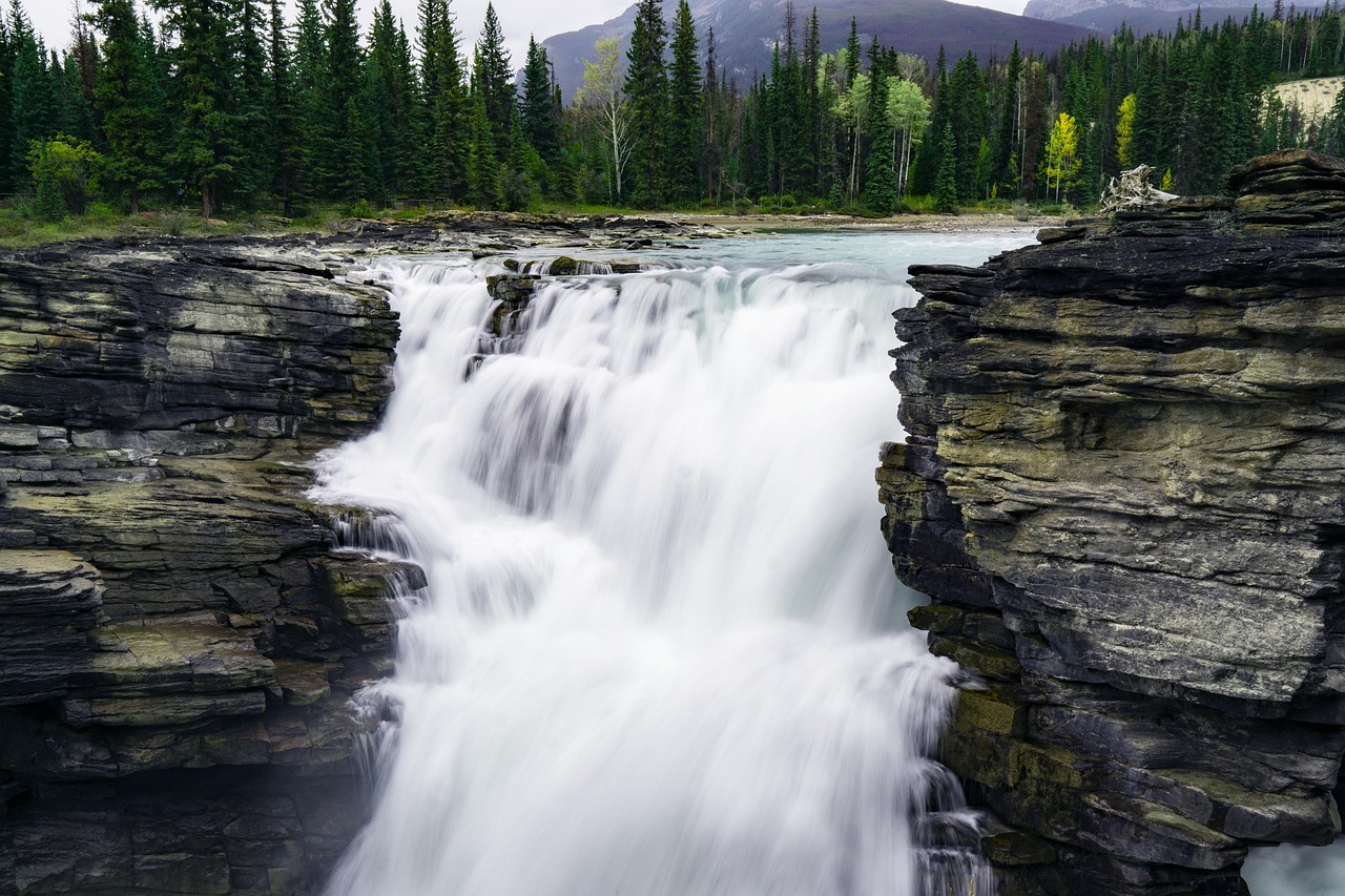 découvrez le slow travel : une façon authentique de voyager, en prenant le temps d’explorer les destinations, de rencontrer les locaux et de vivre des expériences inoubliables loin du tourisme de masse.